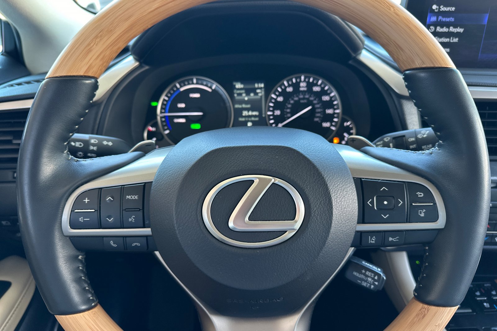 Certified 2022 Lexus RX 450h AWD w/ Premium Package image 24