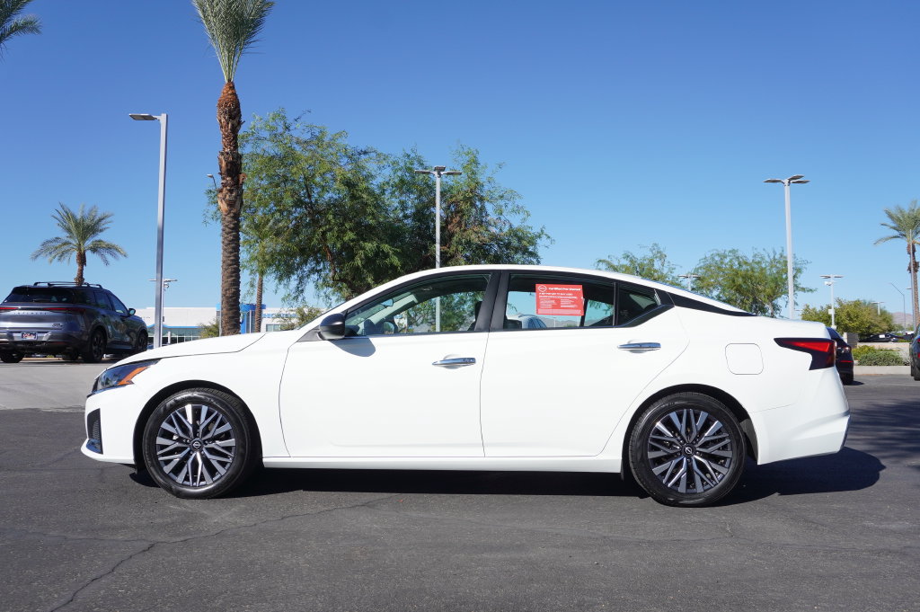 Certified 2025 Nissan Altima 2.5 SV FWD image 2