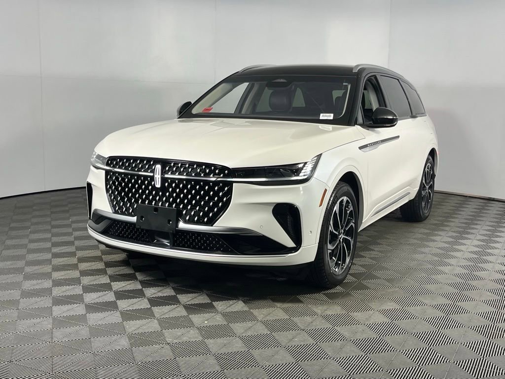 Used 2024 Lincoln Nautilus Reserve image 3