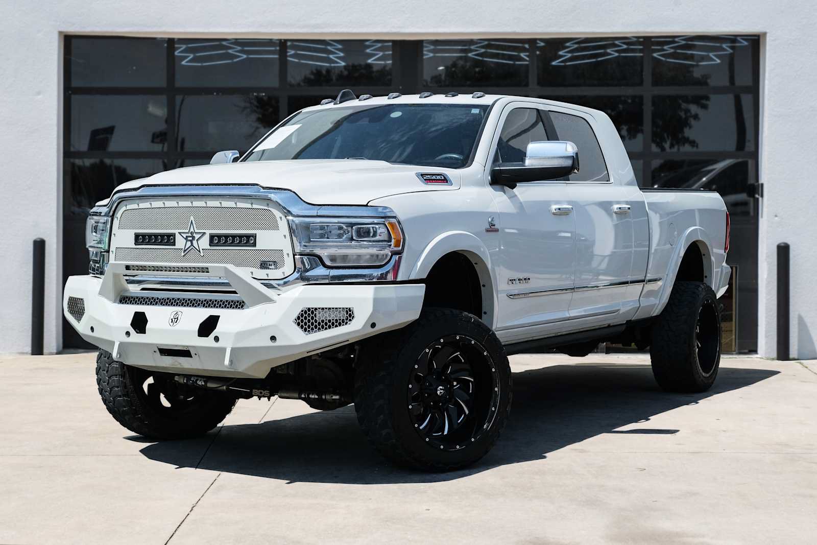 Used 2019 RAM 2500 Limited AWD/4WD image 1