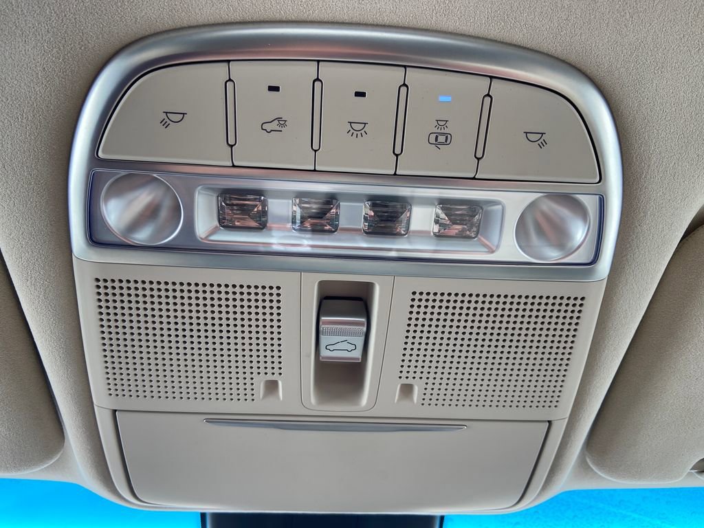 Used 2022 Genesis G90 5.0 Ultimate image 36