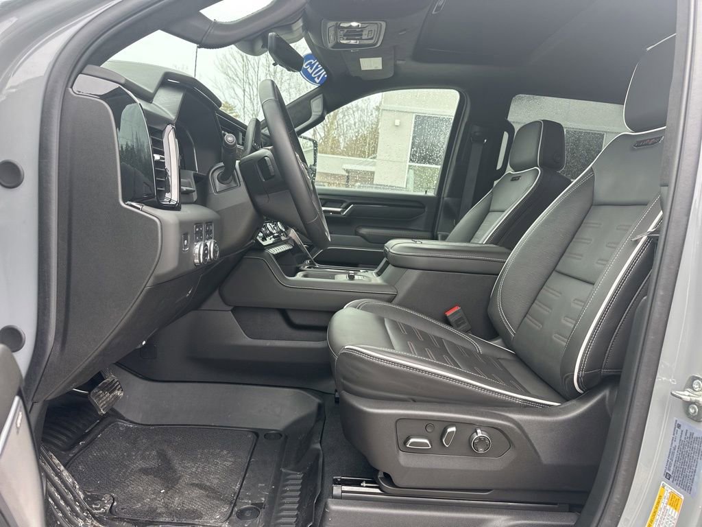 Used 2025 GMC Sierra 2500 AT4X image 14