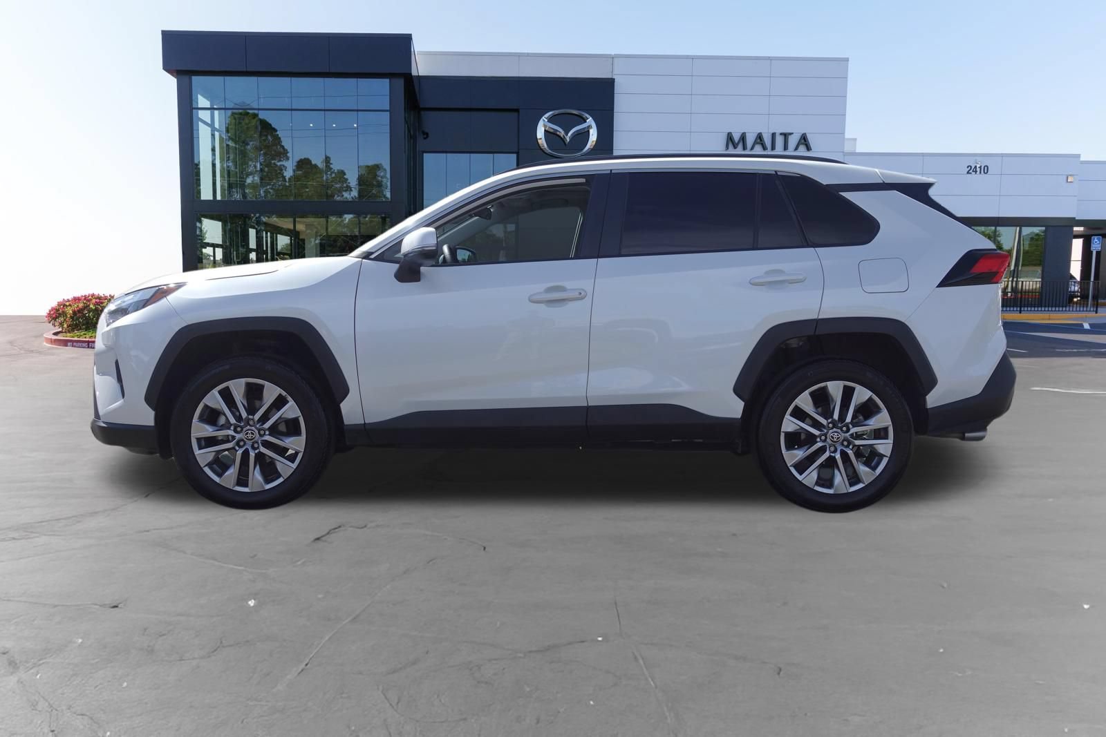 Used 2023 Toyota RAV4 XLE Premium FWD image 6