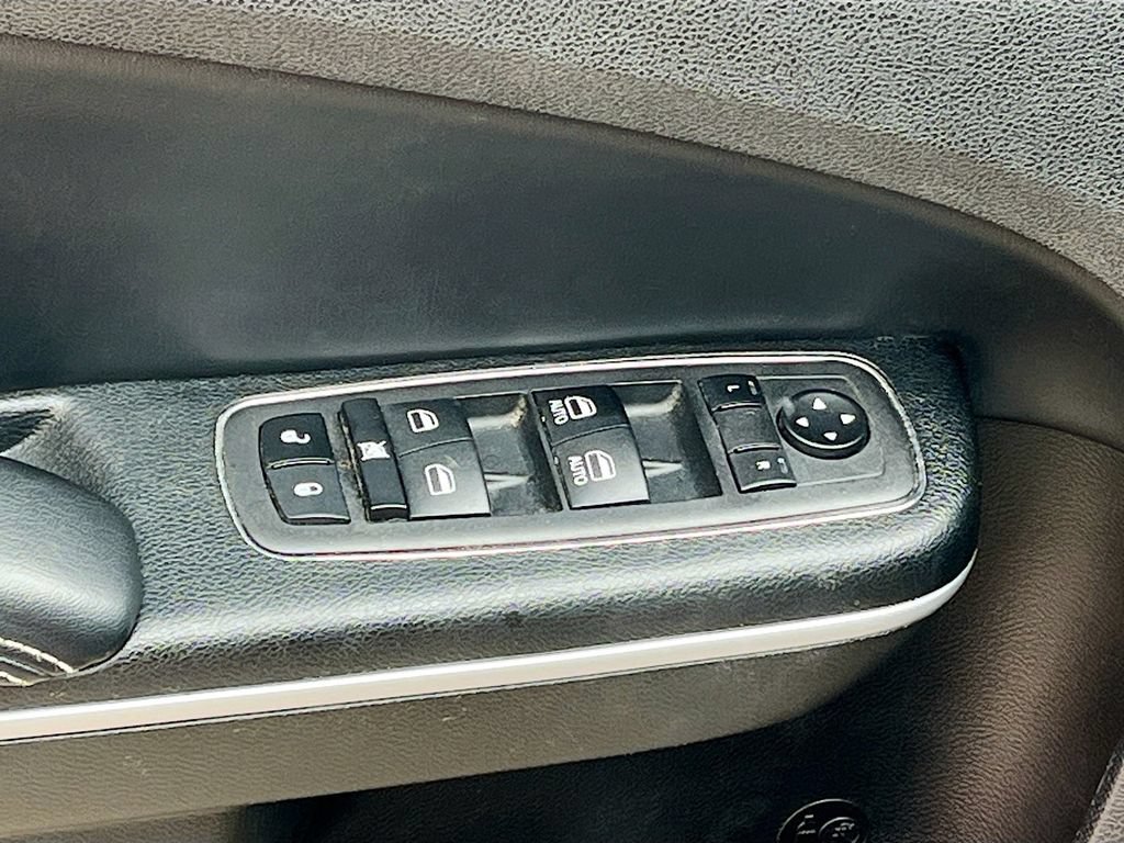 Used 2023 Chrysler 300 S RWD image 18