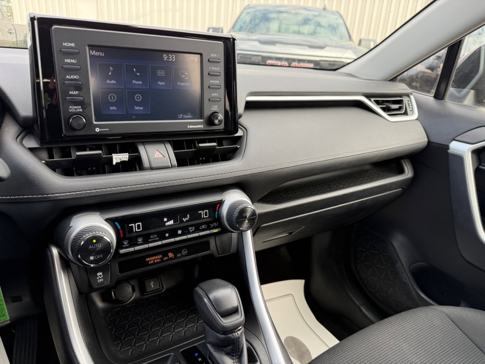 Used 2021 Toyota RAV4 LE AWD/4WD image 11