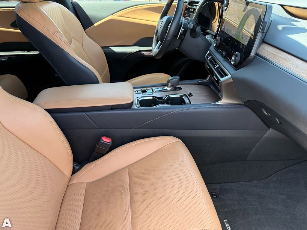Used 2024 Lexus RX 350 w/ Convenience Package image 30