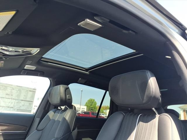New 2026 Cadillac Vistiq Luxury AWD/4WD image 10