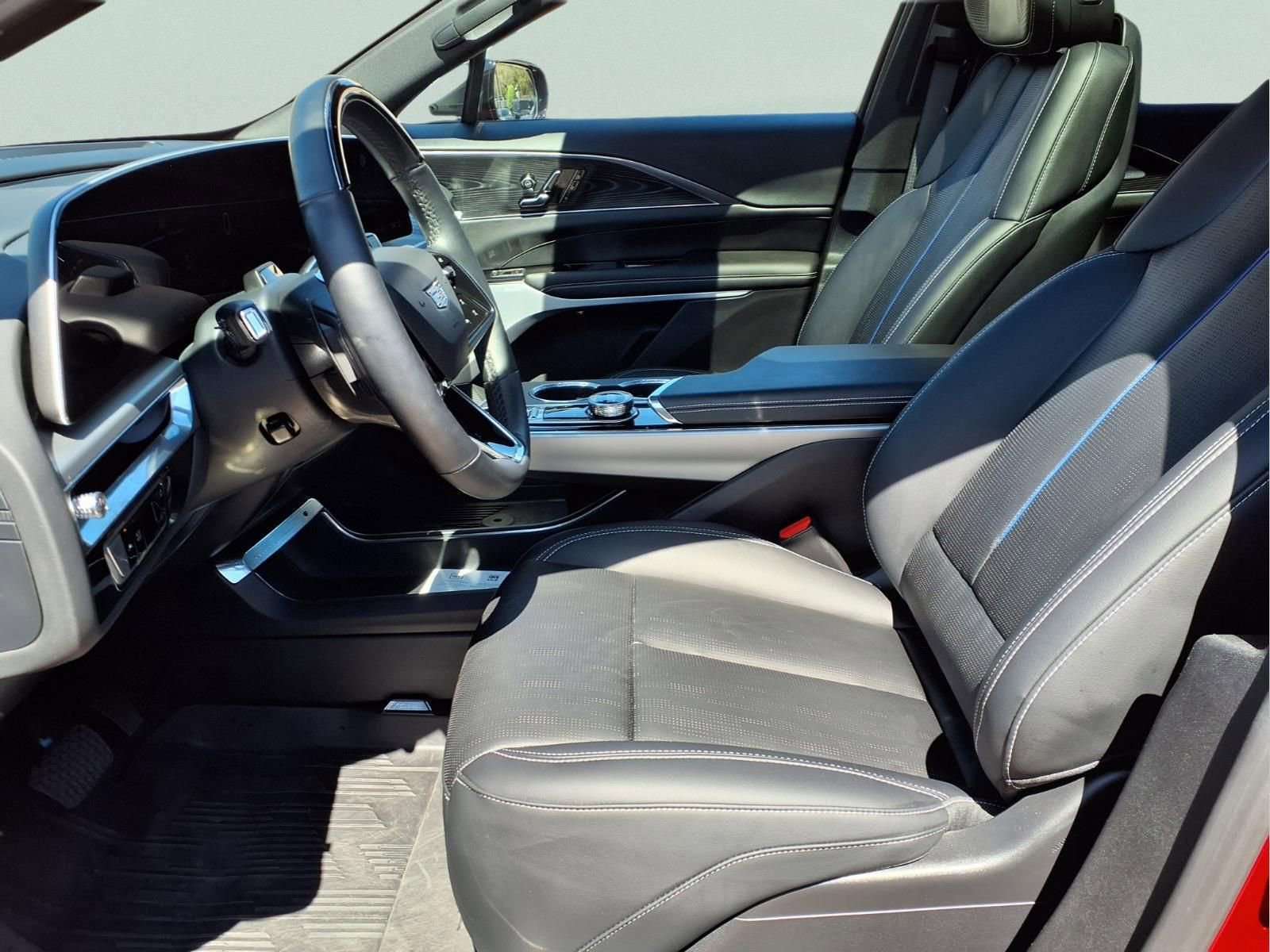 Used 2024 Cadillac Lyriq Luxury w/ LPO, Floor Liner Package AWD/4WD image 10