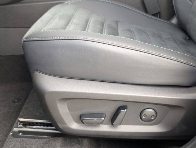 Used 2025 Mitsubishi Outlander SE image 13