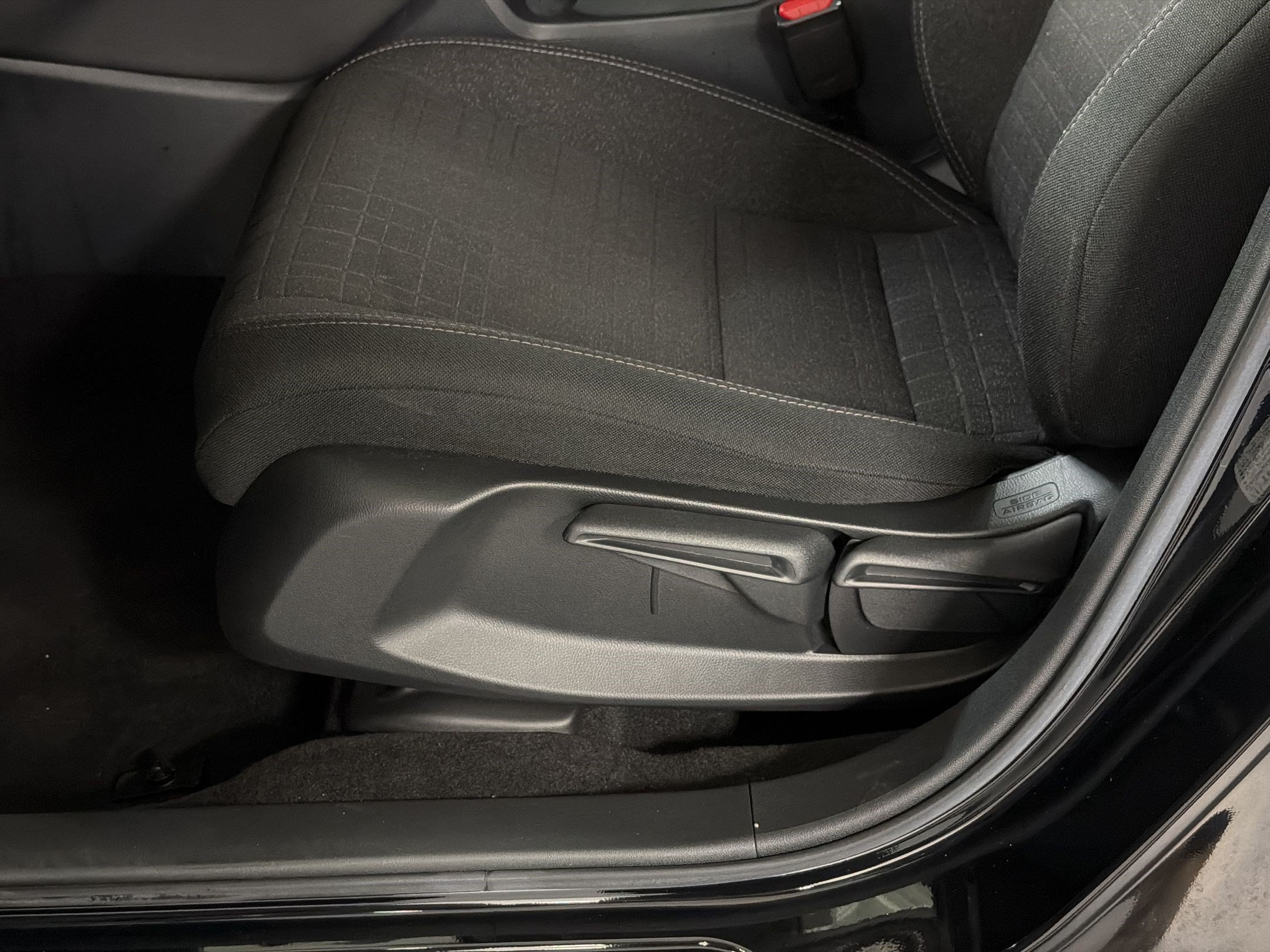 Certified 2025 Honda HR-V LX image 15