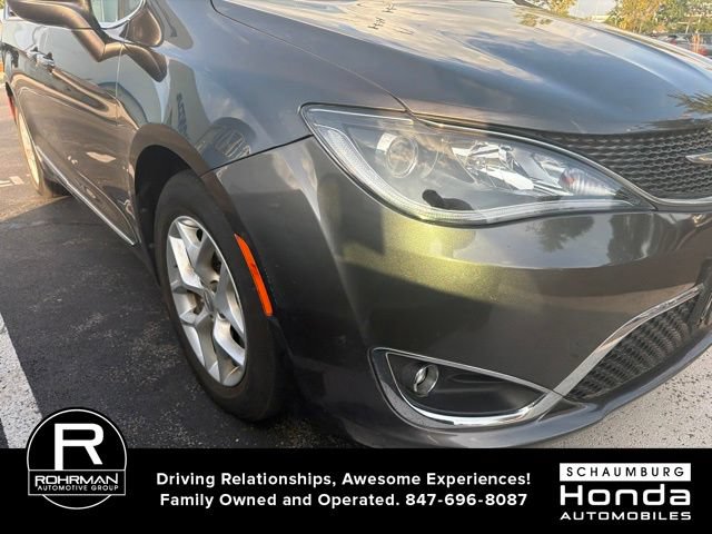 Used 2017 Chrysler Pacifica Touring-L Plus w/ Tire & Wheel Group FWD image 3