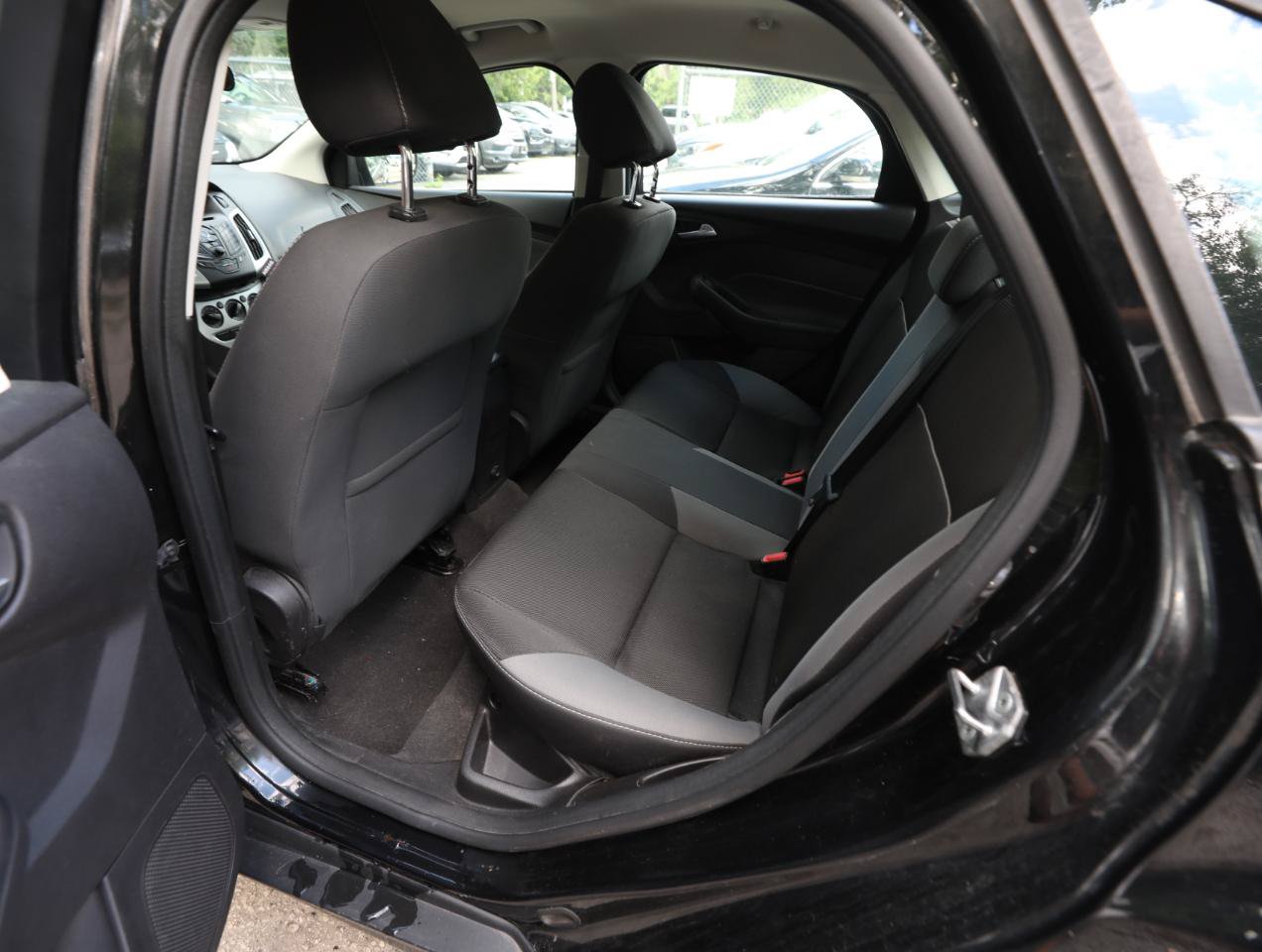 Used 2014 Ford Focus SE FWD image 12