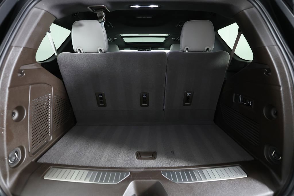 Used 2023 Chevrolet Tahoe Z71 w/ Luxury Package image 13