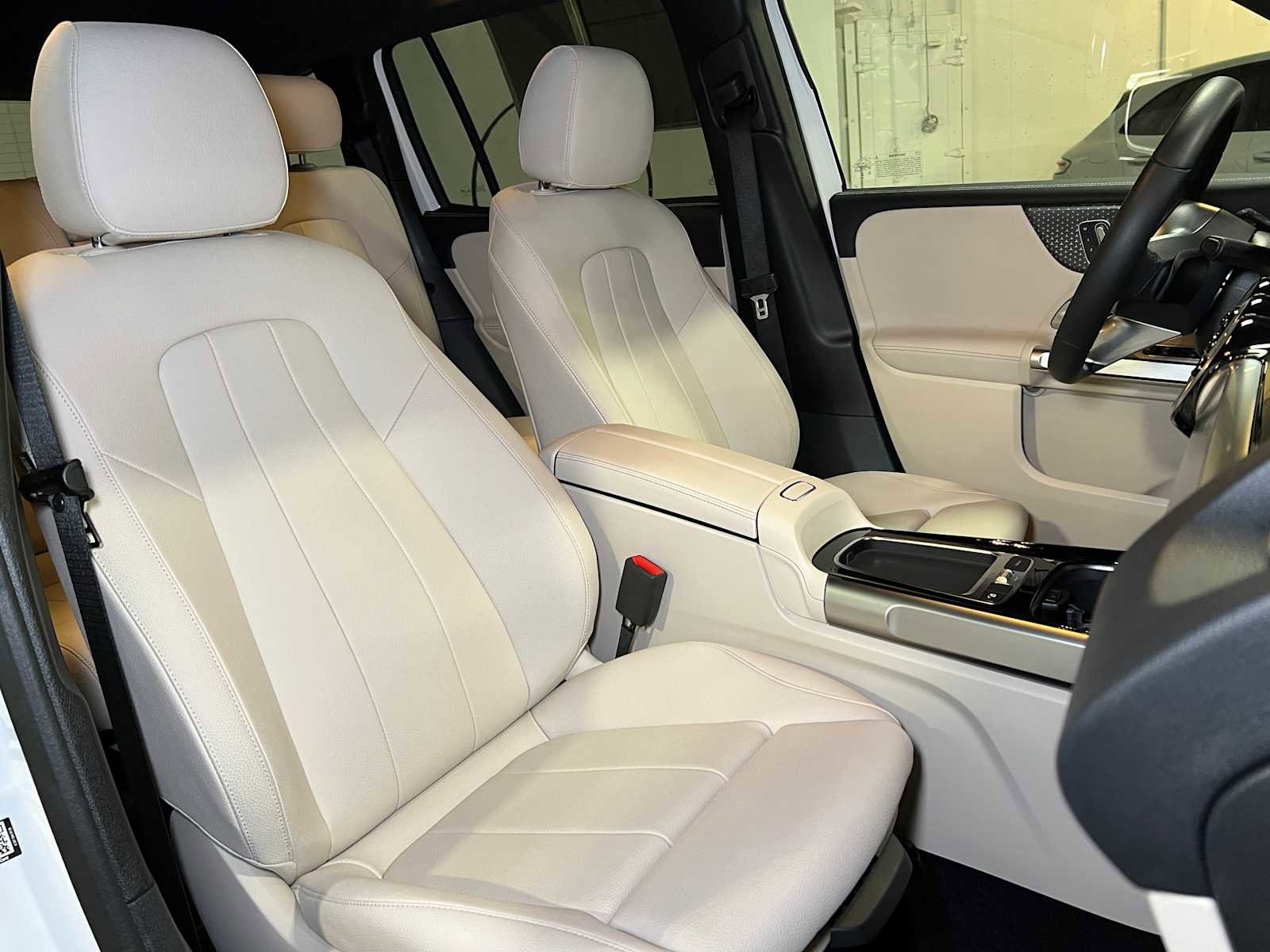 Certified 2025 Mercedes-Benz GLB 250 4MATIC image 13