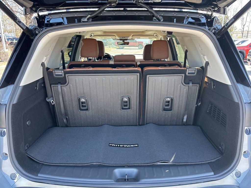 New 2026 Nissan Pathfinder Platinum w/ Cargo Package image 17