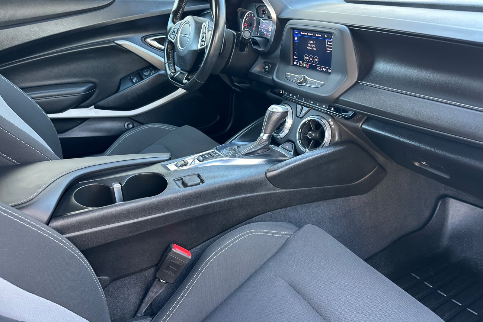 Used 2021 Chevrolet Camaro LT RWD image 14