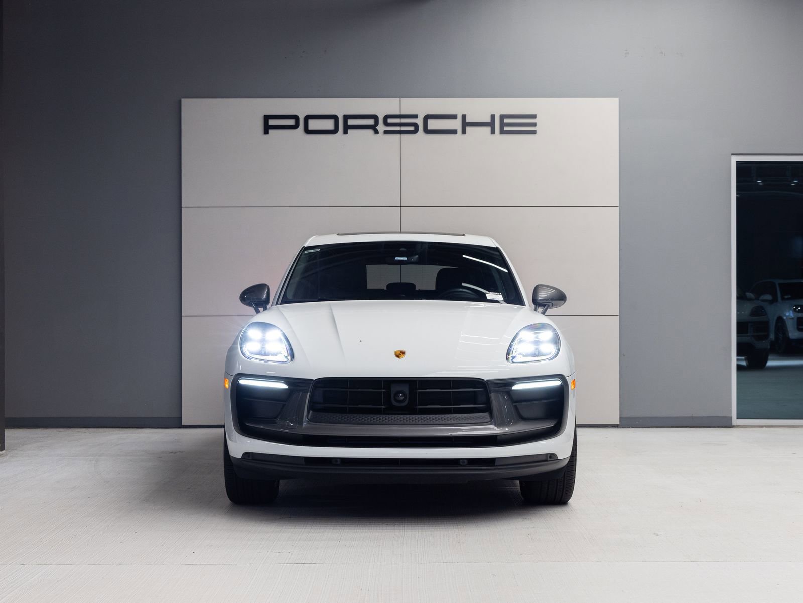 Certified 2023 Porsche Macan Turbo AWD/4WD image 10