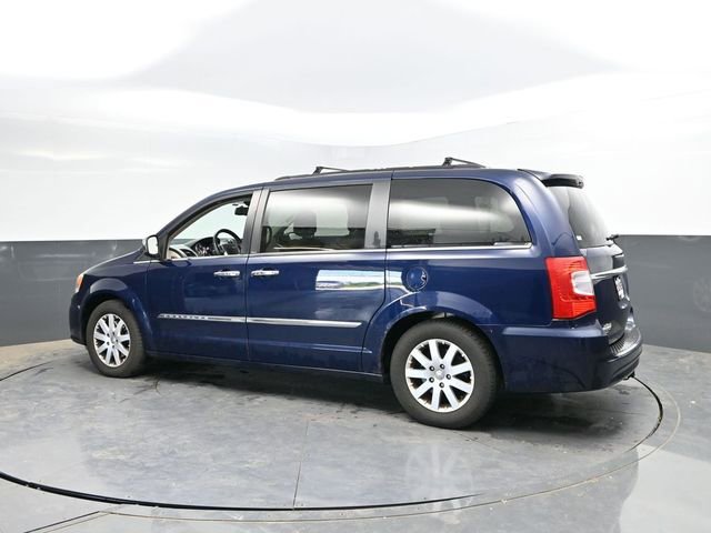 Used 2012 Chrysler Town & Country Touring-L w/ Entertainment Group #2 FWD image 8