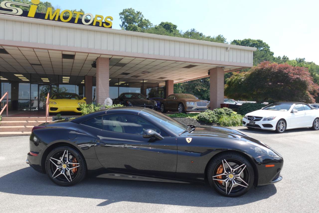 Used 2015 Ferrari California T RWD image 30