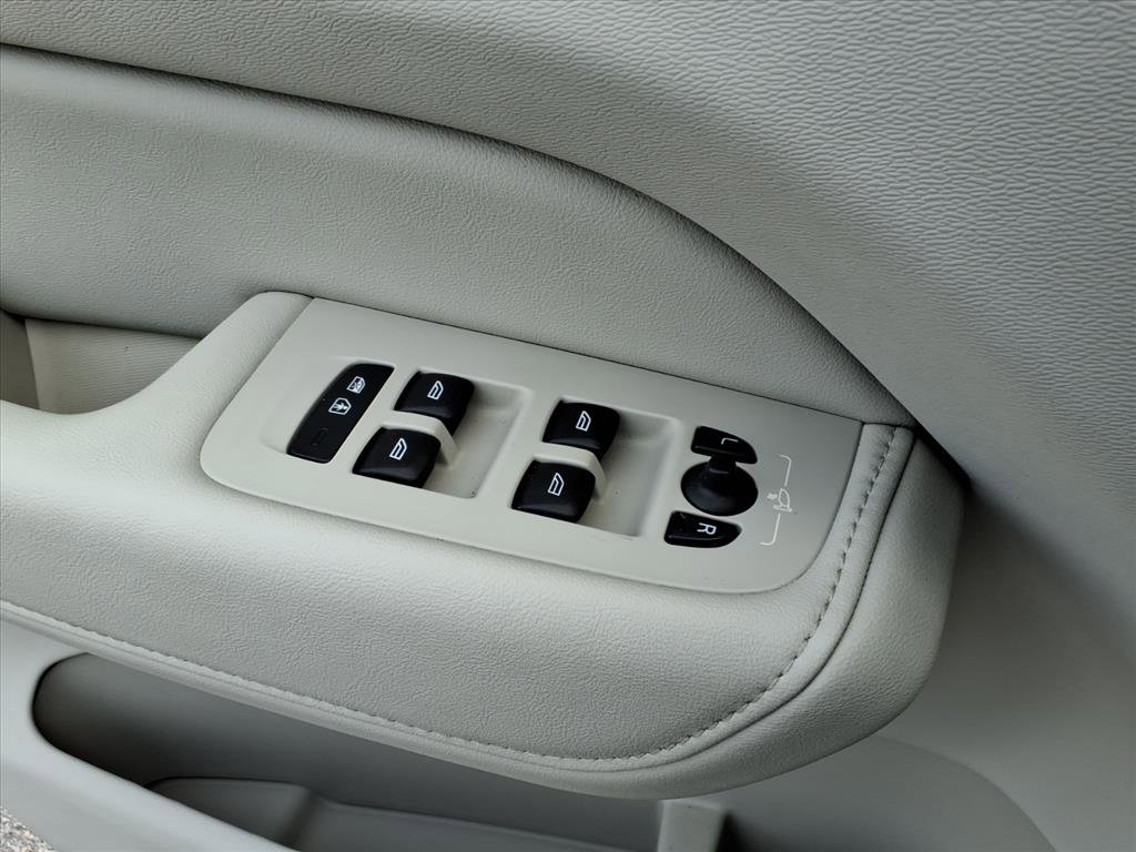 Certified 2023 Volvo XC60 B5 Plus w/ Climate Package image 29