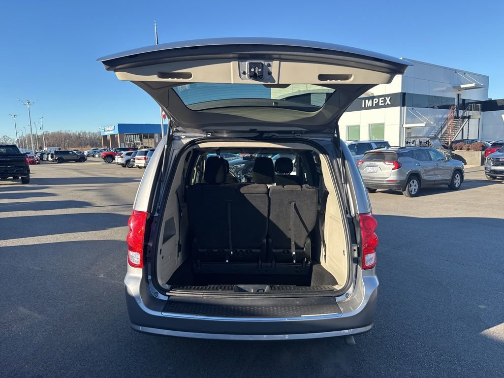 Used 2017 Dodge Grand Caravan SE image 23