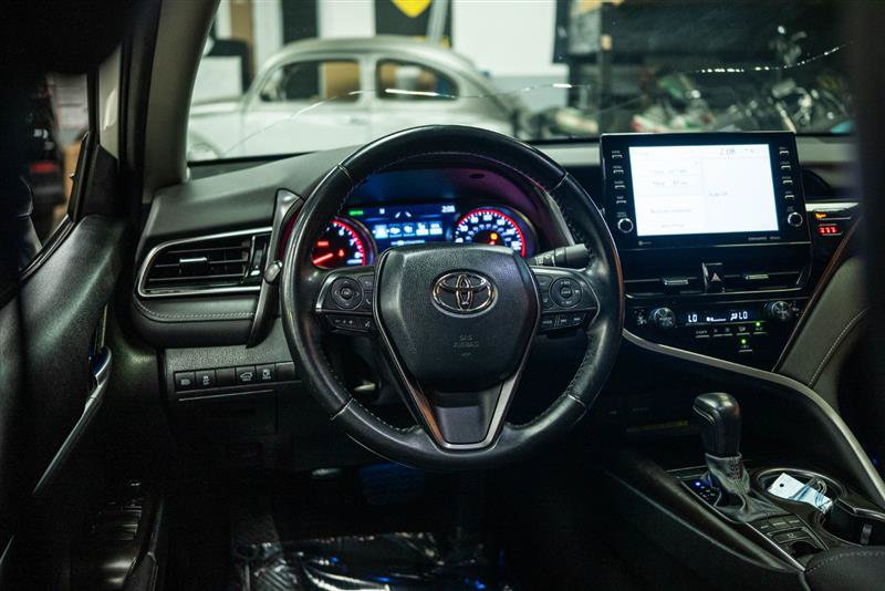Used 2021 Toyota Camry XSE FWD image 15