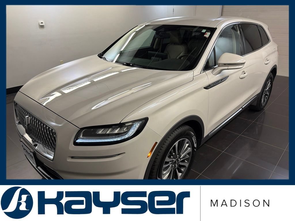 Used 2023 Lincoln Nautilus FWD image 3