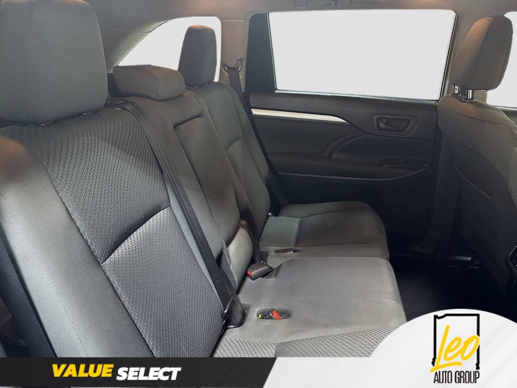 Used 2019 Toyota Highlander LE FWD image 28