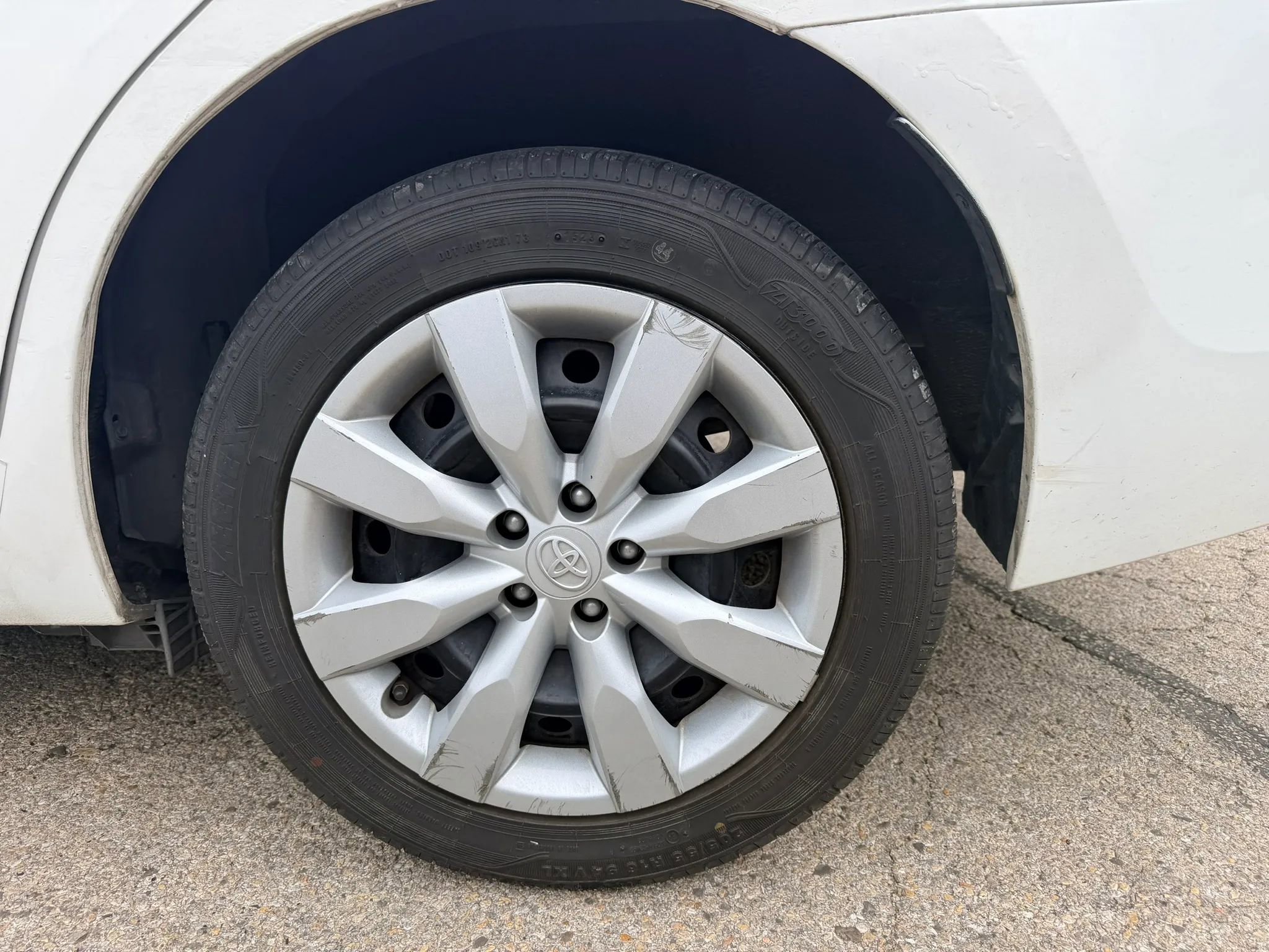 Used 2016 Toyota Corolla LE FWD image 4