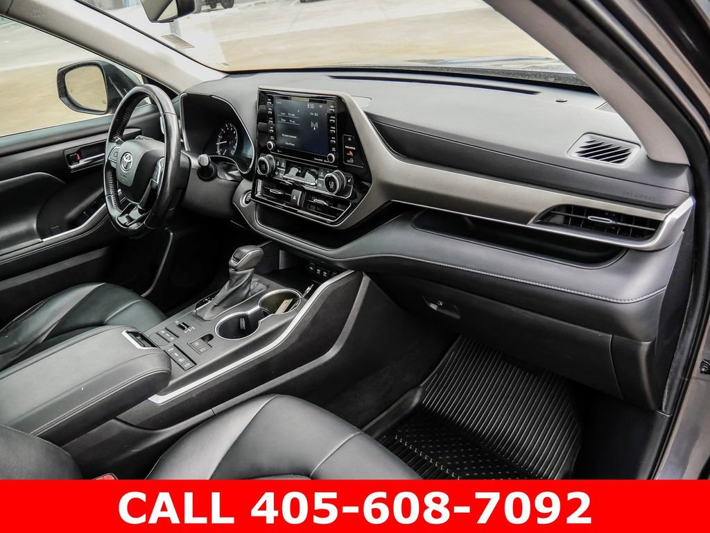 Used 2021 Toyota Highlander XLE AWD/4WD image 15