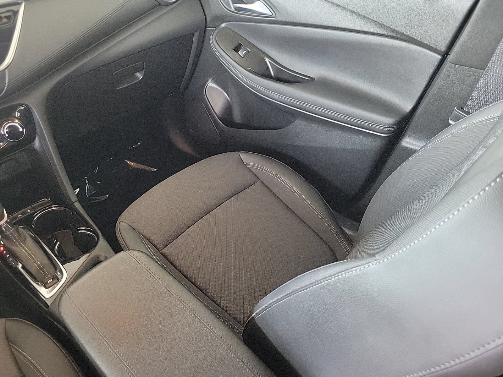 Used 2022 Buick Encore GX Preferred w/ Cold Weather Comfort Package FWD image 16