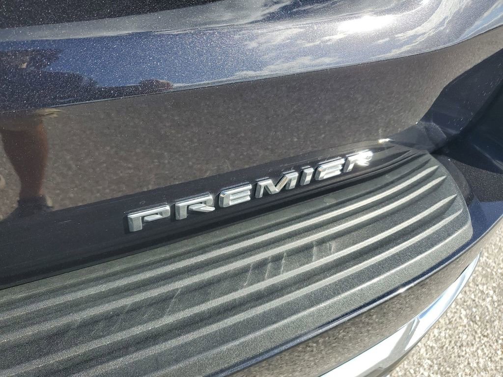 Certified 2025 Chevrolet Suburban Premier image 40