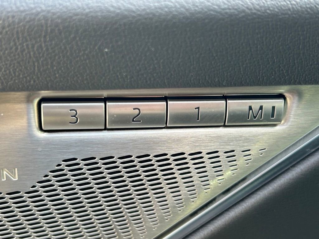 Used 2024 Jaguar F-PACE R-Dynamic S image 27