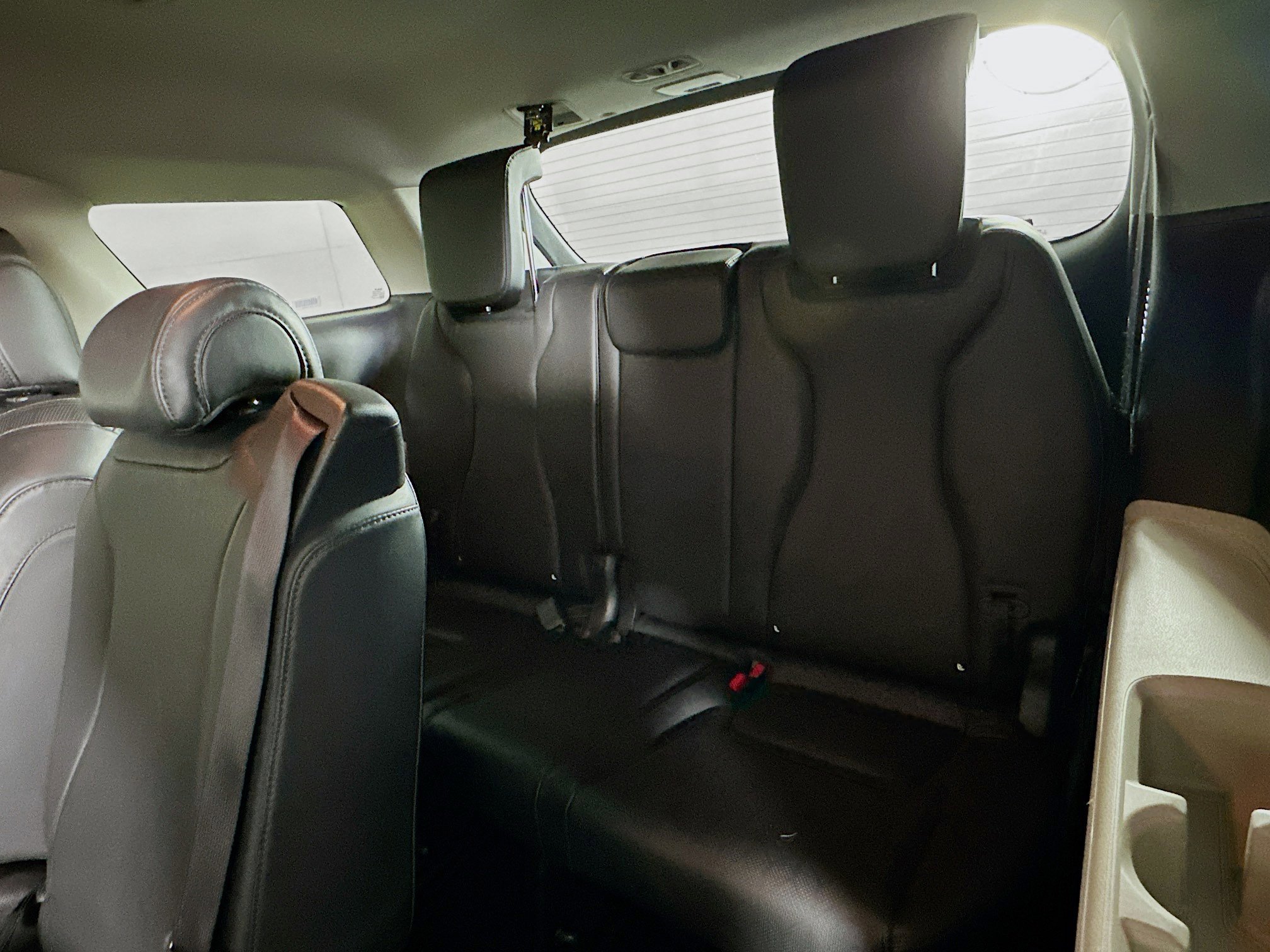 Used 2024 Kia Carnival LX image 27