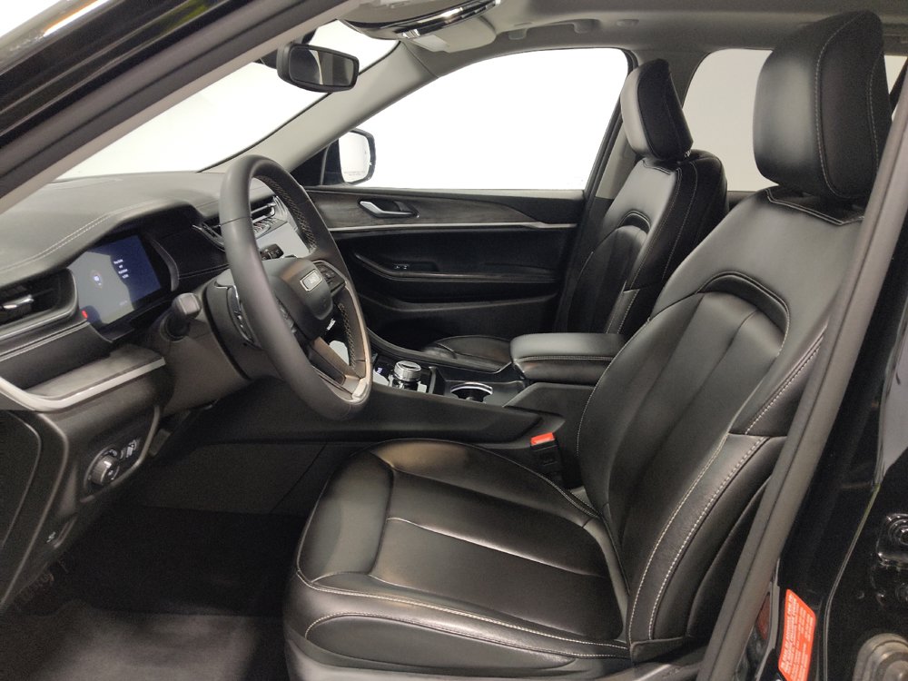 Used 2023 Jeep Grand Cherokee Limited AWD/4WD image 17
