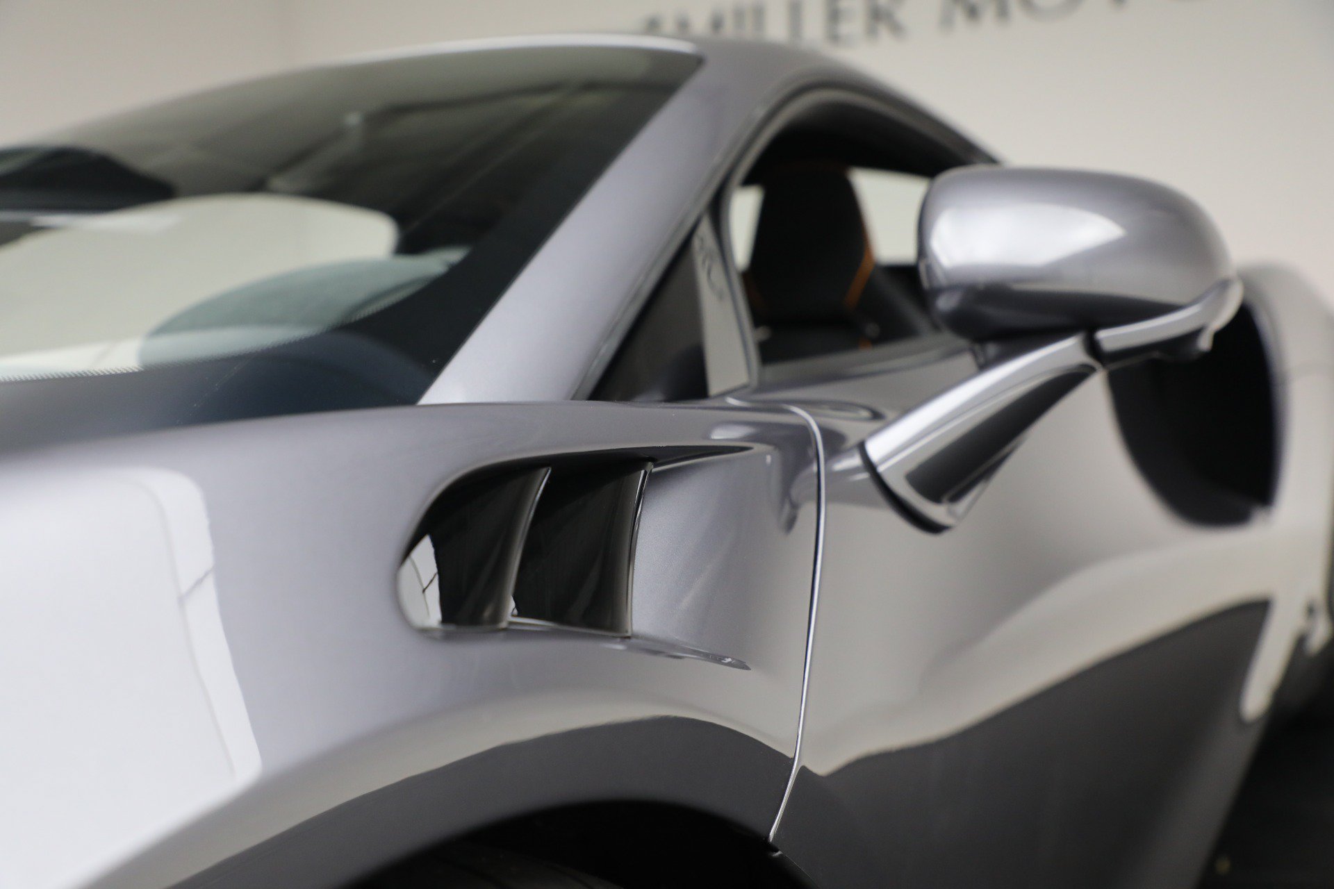 Used 2024 McLaren Artura RWD image 34