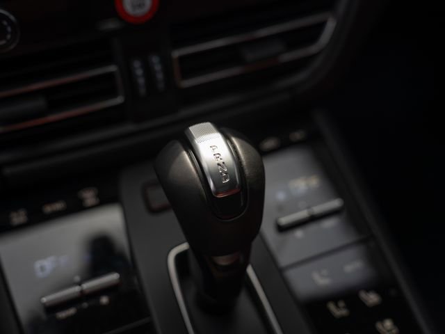 Certified 2025 Porsche Macan image 27