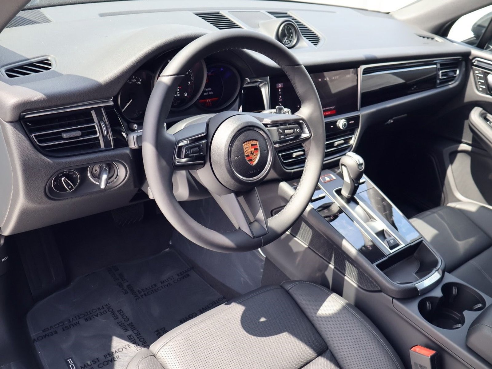 New 2026 Porsche Macan AWD/4WD image 4