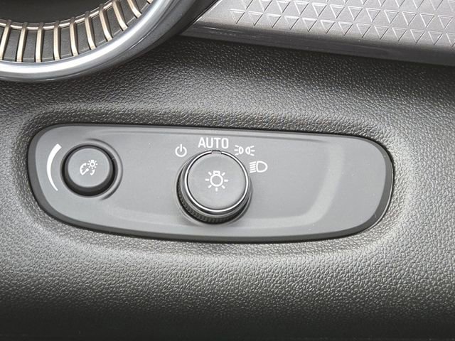 Used 2024 Chevrolet Trax ACTIV w/ Sunroof Package image 13