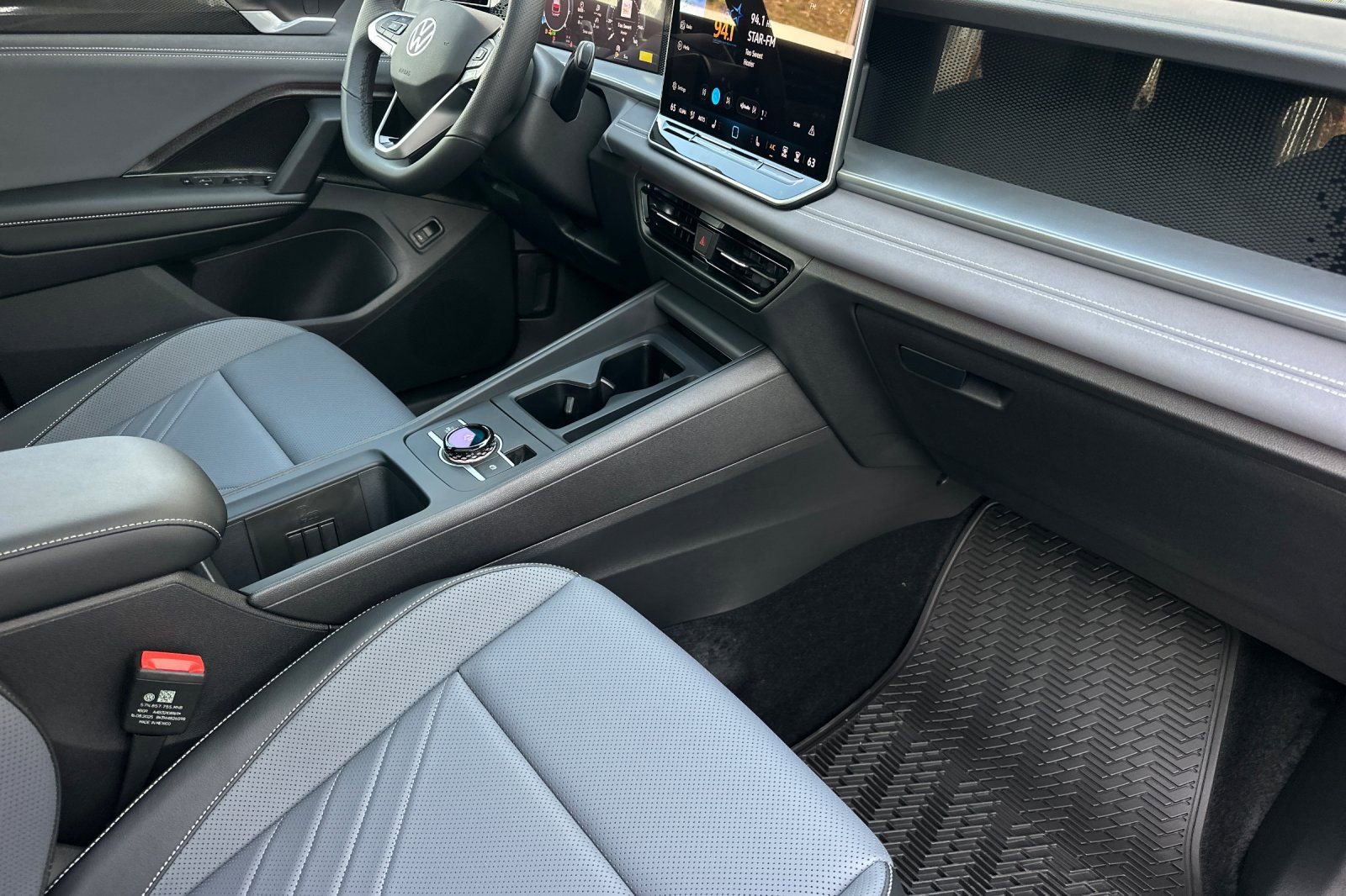 New 2026 Volkswagen Tiguan SE R-Line FWD image 14
