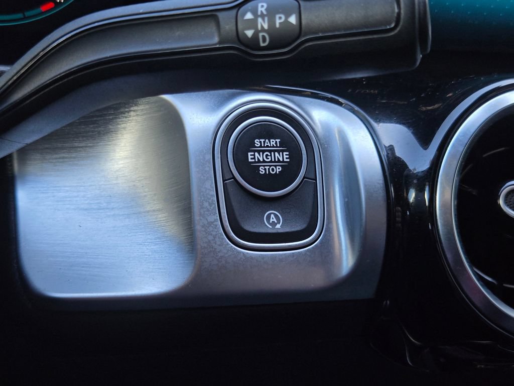 Used 2022 Mercedes-Benz GLB 250 image 22