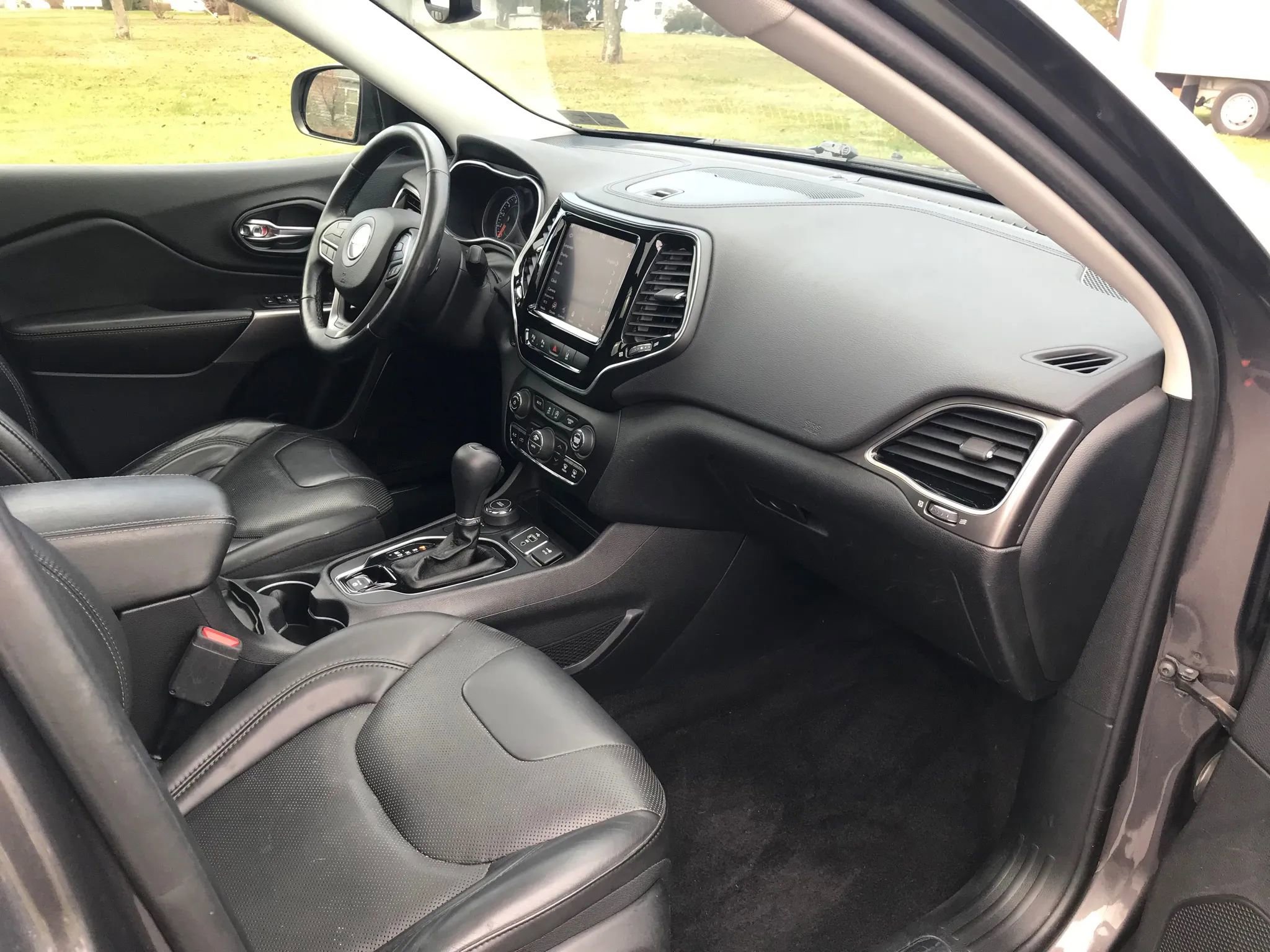Used 2019 Jeep Cherokee Limited w/ Technology Group image 53