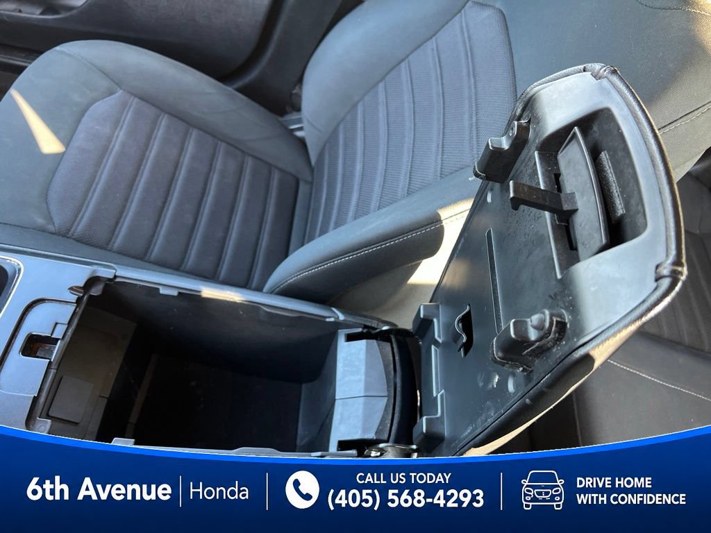Used 2020 Ford Fusion SE FWD image 33