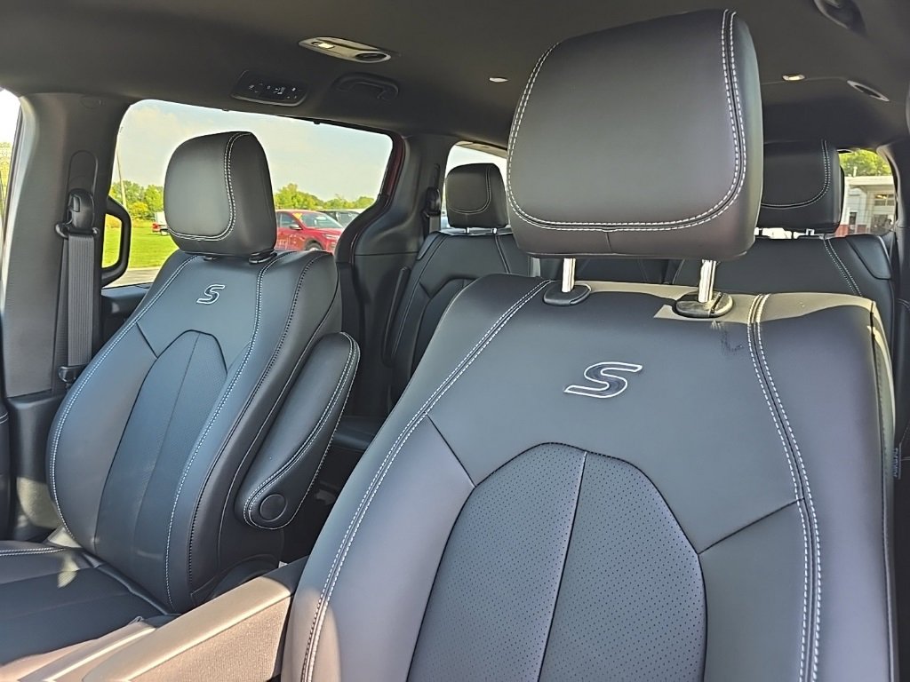 New 2026 Chrysler Pacifica Select image 17