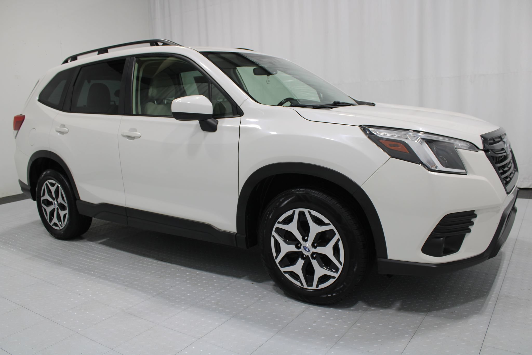 Used 2023 Subaru Forester Premium AWD/4WD image 6