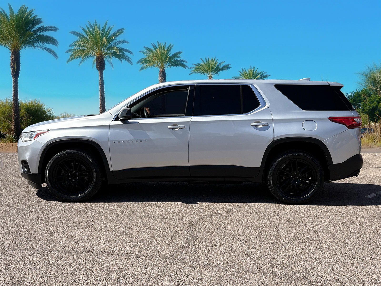 Used 2019 Chevrolet Traverse LS FWD image 2