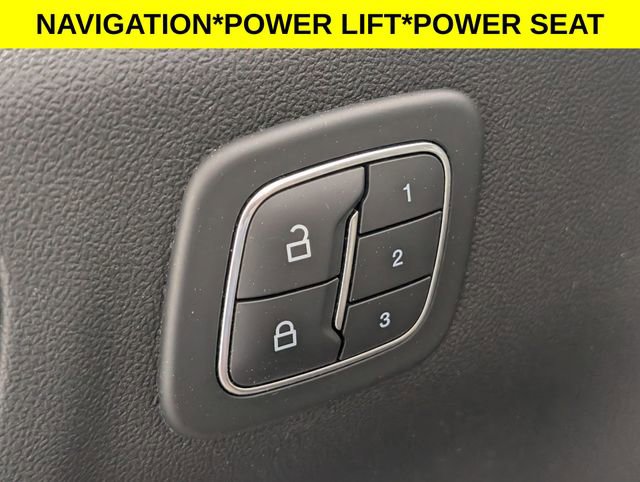 Used 2020 Ford Escape Titanium AWD/4WD image 11
