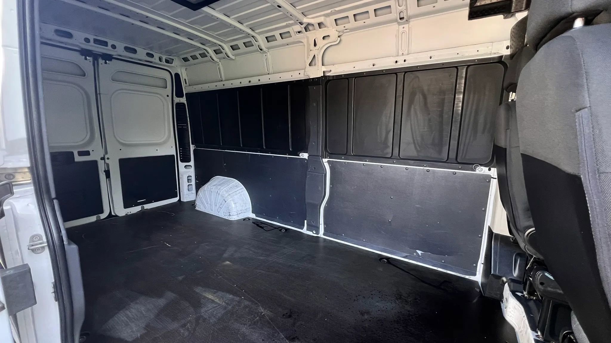 Used 2020 RAM ProMaster 2500 w/ Premium Appearance Group FWD image 15