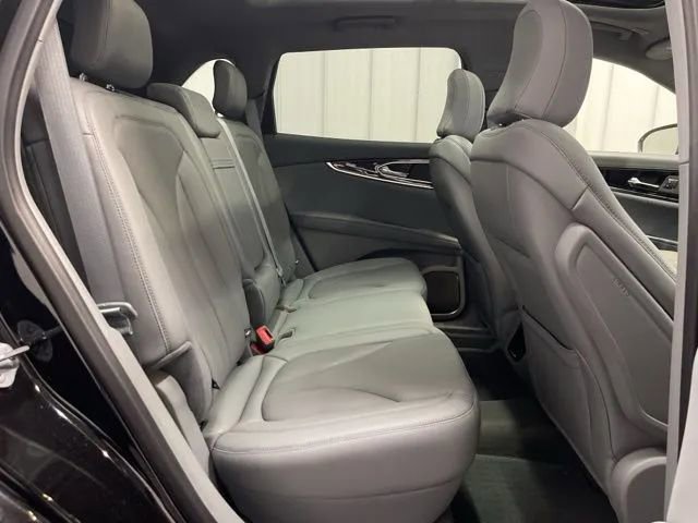 Used 2022 Lincoln Nautilus Reserve image 17