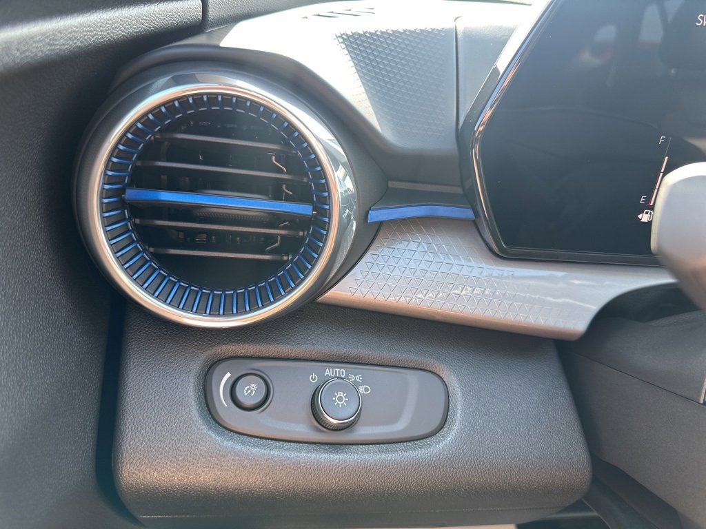 Used 2025 Chevrolet Trax LT w/ Driver Confidence Package image 15